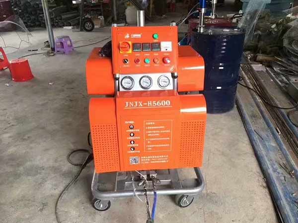 湖北聚脲噴涂機(jī) 泡沫雕塑表層硬化 液壓H5600型(圖1) 湖北聚脲噴涂機(jī)雕塑防腐選擇液壓H5600型