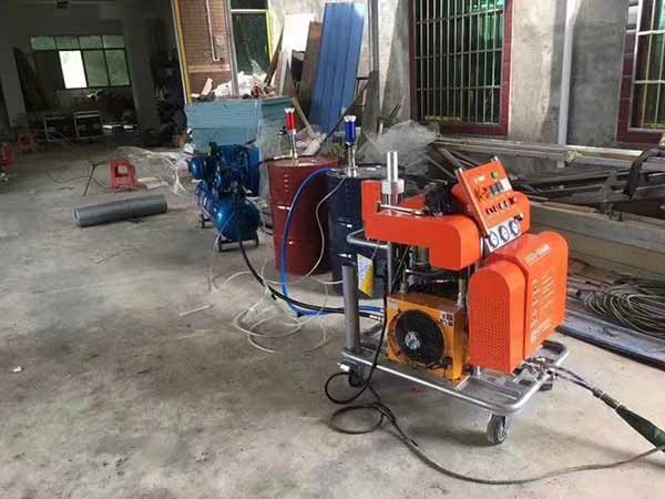 湖北聚脲噴涂機(jī) 泡沫雕塑表層硬化 液壓H5600型(圖3) 湖北聚脲噴涂機(jī) 泡沫雕塑表層硬化 液壓H5600型