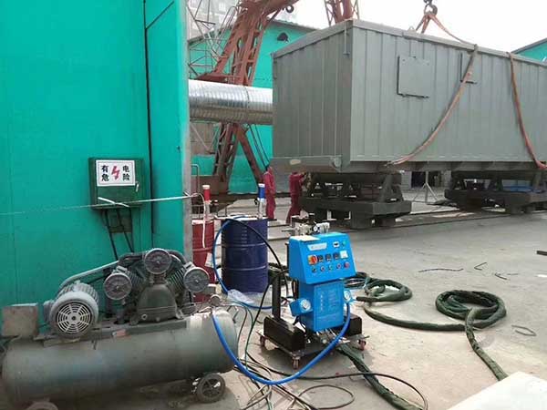湖南聚氨酯發泡設備 Q2600型集裝箱移動房保溫施工(圖1) 湖南聚氨酯發泡設備Q2600型集裝箱移動房保溫施工