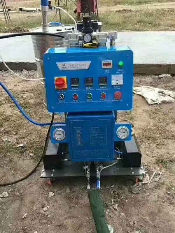 便捷移動,發泡細膩聚氨酯噴涂機(圖1) Q2600罐體保溫噴涂