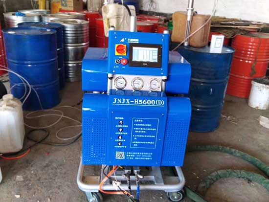 聚氨酯發(fā)泡保溫瓦殼澆注機(jī)(圖1) H5600D系列聚氨酯發(fā)泡保溫瓦殼澆注機(jī)