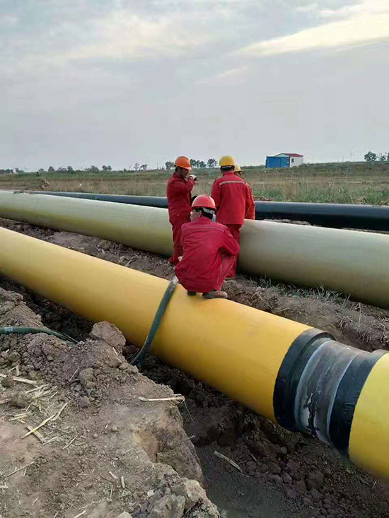 聚氨酯補口注料機(圖1) 聚氨酯補口注料機管道保溫施工案例