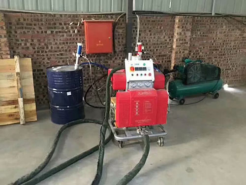 泡沫雕塑表面硬化(圖1) 泡沫表面硬化H5600聚脲涂料噴涂機