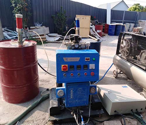 b1級聚氨酯噴涂機(jī)(圖1) Q2600b1級聚氨酯噴涂機(jī)