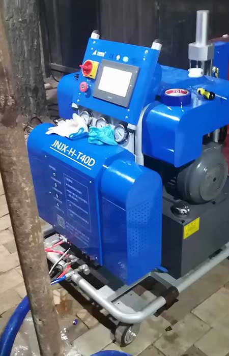 中鐵高速橋梁模板保溫(圖2) 液壓T40D噴涂聚氨酯設備